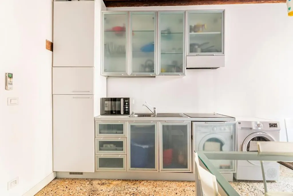 Apartment Ihomes-Corte Del Calice Nel Cuore Di Venezia Italy